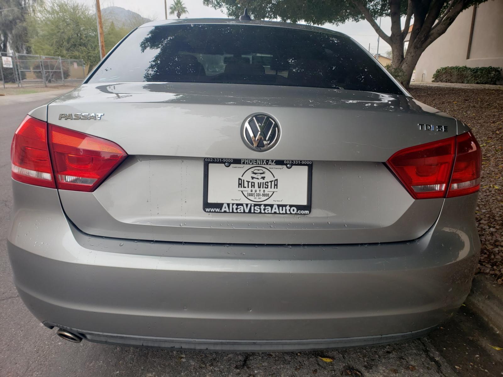 2013 /tan Volkswagen Passat SE (1VWBN7A32DC) with an 2.0L L4 DOHC 16V engine, 5-Speed Automatic transmission, located at 323 E Dunlap Ave., Phoenix, AZ, 85020, (602) 331-9000, 33.567677, -112.069000 - 2013 Volkswagen Passat TDI SE,....... ONLY 128K Miles..... EXCELLENT condition, A Real Must See!!.... No accidents, Ice cold ac front and rear, Stereo/CD Player, Satellite compatible, Bluetooth, Phone sync, Clean Tan interior with Tan Leather seats in near perfect condition, Gorgeous tinted sunroof, - Photo #7